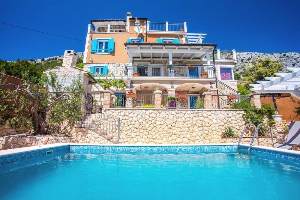 Fantastisches Anwesen mit Panoramablick auf das Meer an der Riviera von Omis, 500 Meter vom Meer entfernt 