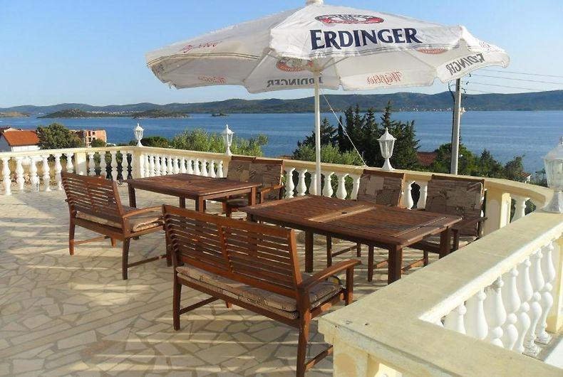 Perfektes Hotel nur 50 Meter vom Meer entfernt in der Gegend von Zadar mit Restaurant und Fitness 