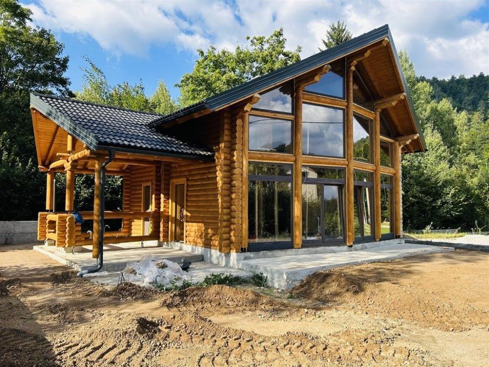 Neu gebautes Holzhaus in Fuzine 