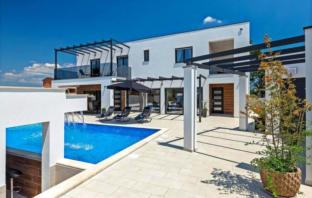 Kényelmes, modern villa úszómedencével Marcanában - gyönyörű ingatlan vásárolható! 