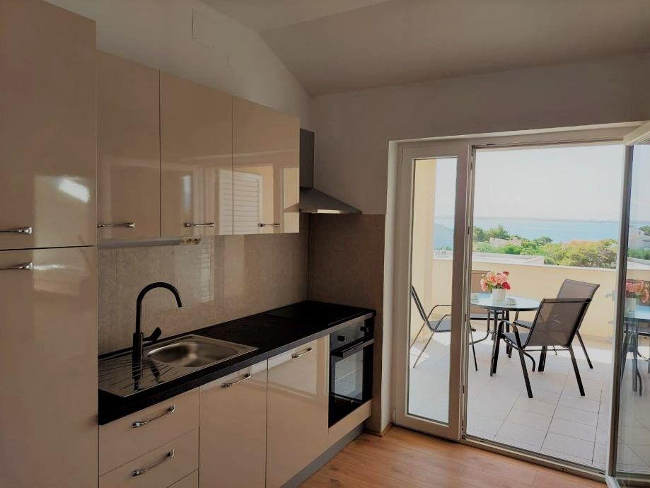Apartment  of 109 m2, 200m from the sea, with sea views, on Pag peninsula! 