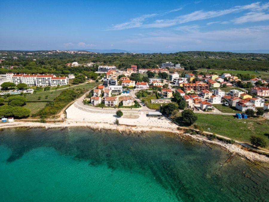Investment project - land plot with valid building permit and finished basement just 80 meters from the sea Investment project - land plot with valid building permit and finished basement just 80 meters from the sea