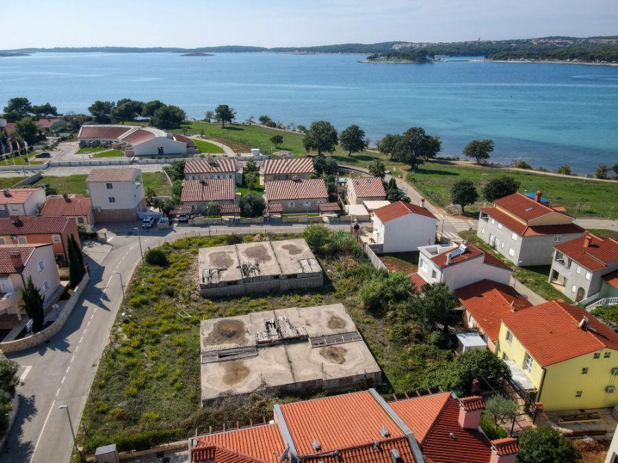 Investment project - land plot with valid building permit and finished basement just 80 meters from the sea Investment project - land plot with valid building permit and finished basement just 80 meters from the sea