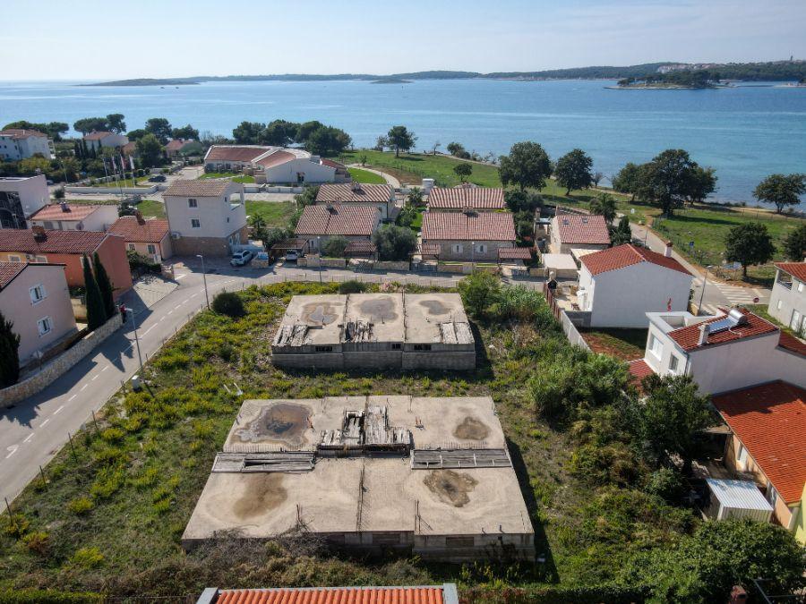Investment project - land plot with valid building permit and finished basement just 80 meters from the sea Investment project - land plot with valid building permit and finished basement just 80 meters from the sea