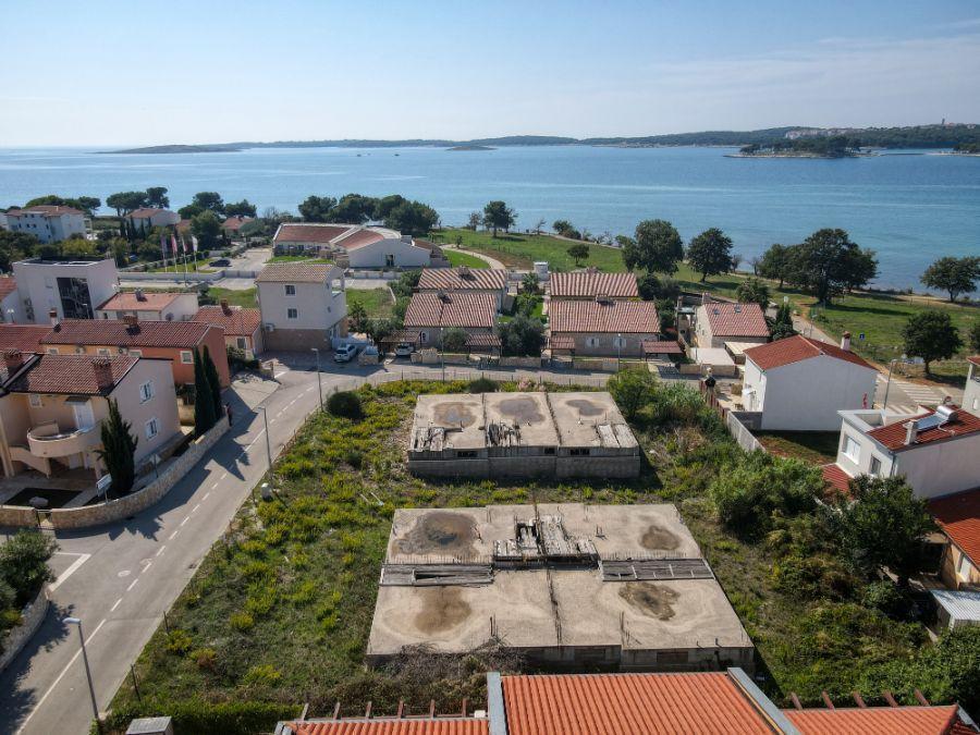 Investment project - land plot with valid building permit and finished basement just 80 meters from the sea Investment project - land plot with valid building permit and finished basement just 80 meters from the sea