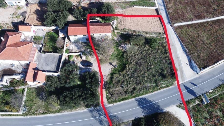 Kombinace stavebních a zemědělských pozemků na Pelješaci- 1. linie k moři