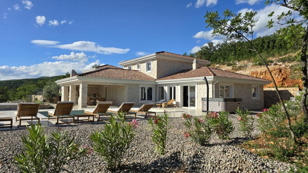 Villa de luxe en pierre avec piscine chauffée à Jadranovo 