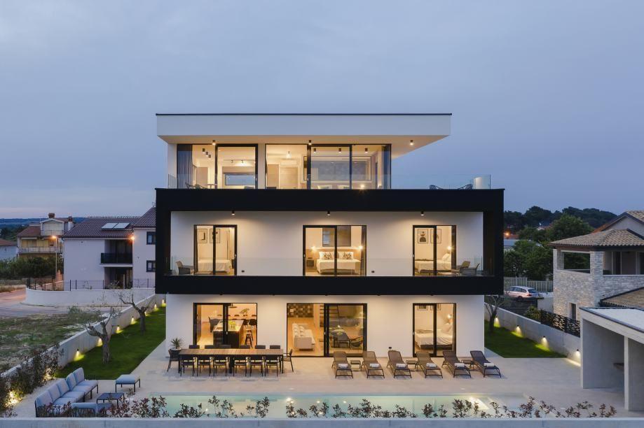 Modern villa with pool and sea view in Pula, for sale 