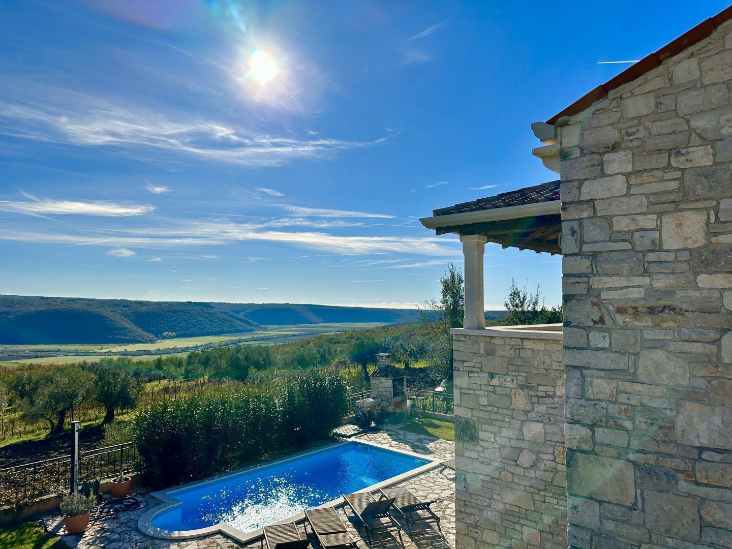 Kedvezményes! Kivételes villa Bujeban panorámás kilátással, eladó 