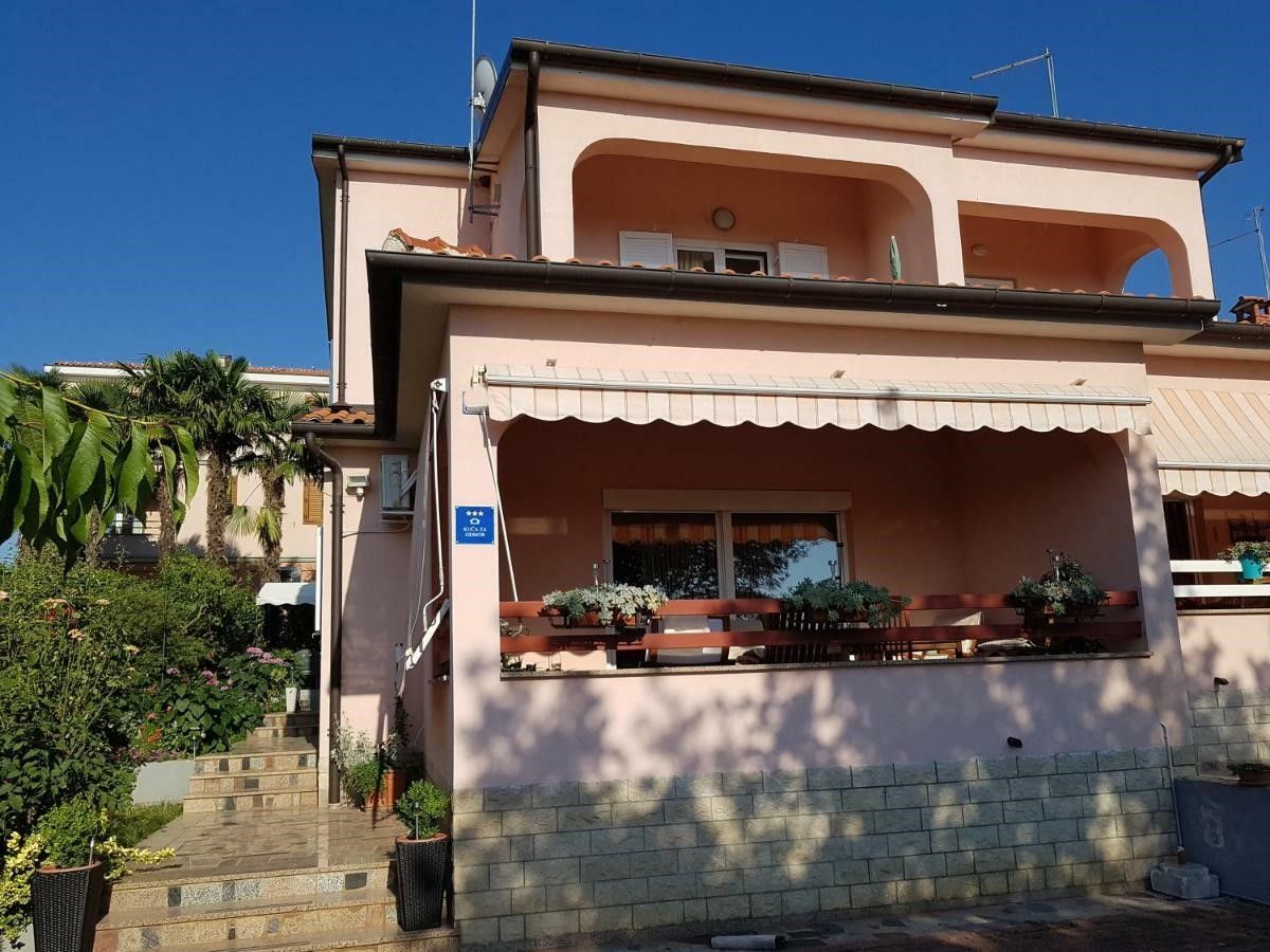 Дом в Порече, в 3 км от моря, на продажу Дом в Порече, в 3 км от моря, на продажу