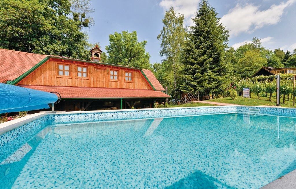 Luxusimmobilie mit zwei Häusern und Schwimmbad in Zagorje, 35 Minuten von Zagreb entfernt, zu verkaufen Luxusimmobilie mit zwei Häusern und Schwimmbad in Zagorje, 35 Minuten von Zagreb entfernt, zu verkaufen