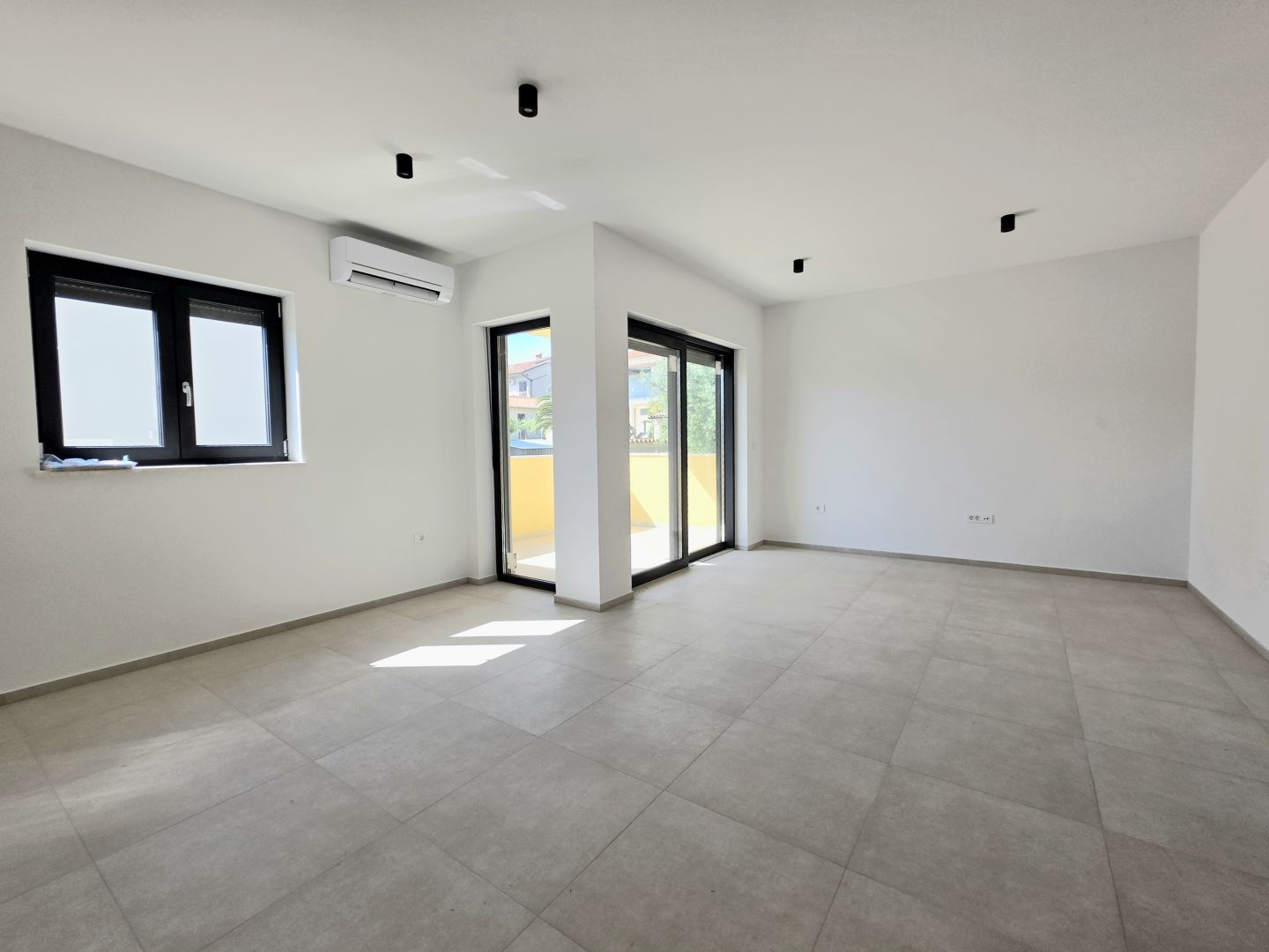Několik nových apartmánů se 2 ložnicemi ve Štinjan, s privátní garáží pouze 500 m od dobře udržovaných pláží a dlouhých procházek u moře, na prodej Několik nových apartmánů se 2 ložnicemi ve Štinjan, s privátní garáží pouze 500 m od dobře udržovaných pláží a dlouhých procházek u moře, na prodej