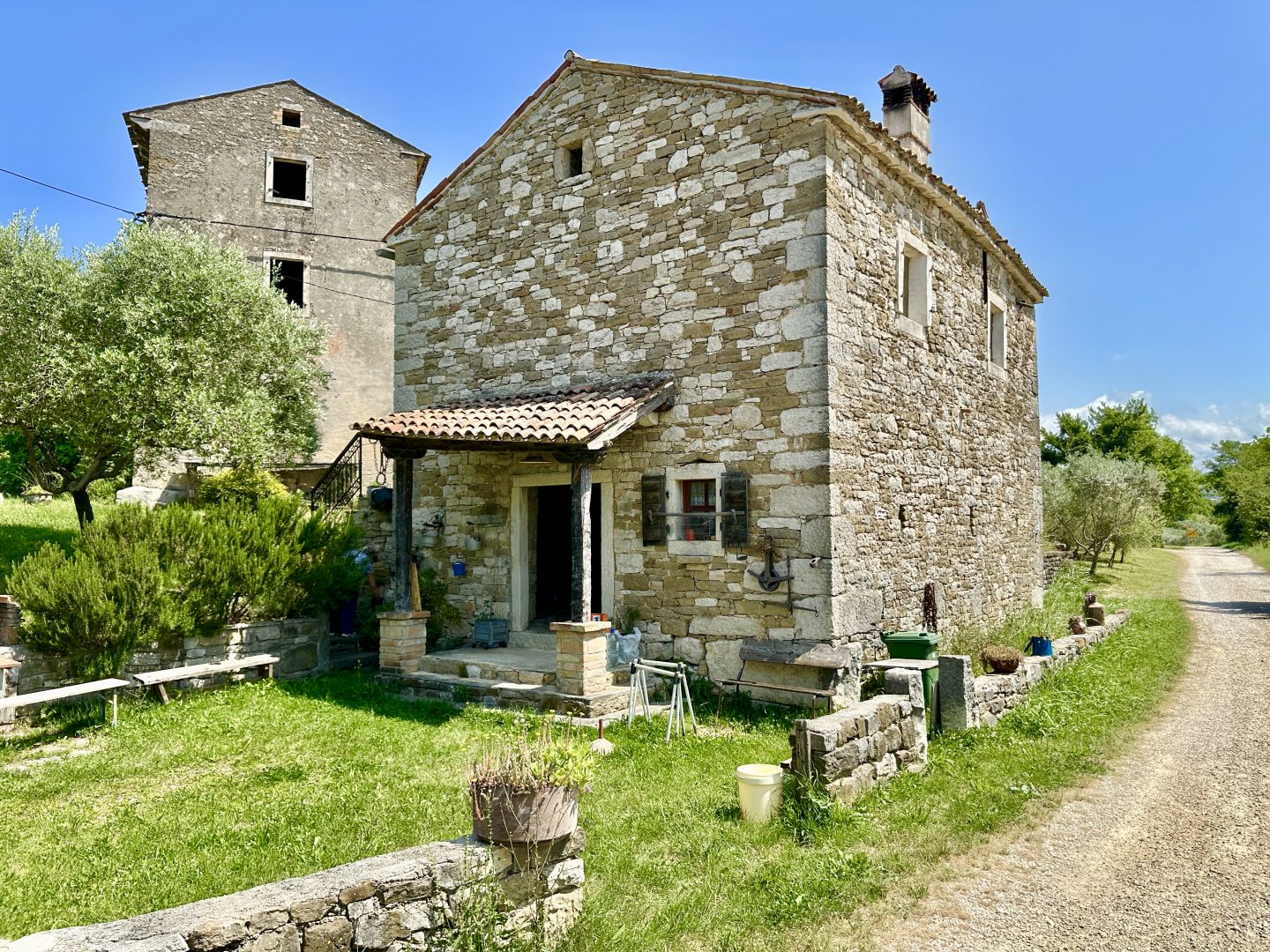 Artist's house with panoramic view in Buje, for sale Artist's house with panoramic view in Buje, for sale
