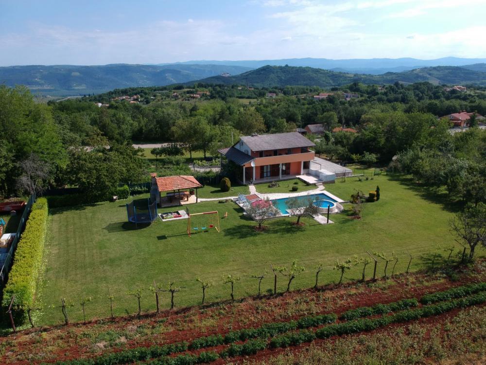 Marvellous villa with swimming pool in Karojba cca. 6-7 km from the sea on 3500 sq.m. of land Marvellous villa with swimming pool in Karojba cca. 6-7 km from the sea on 3500 sq.m. of land