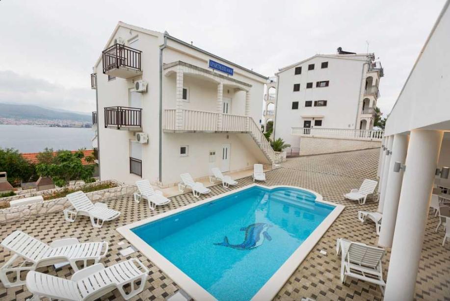 Apart-Hotel mit Schwimmbad auf Ciovo, 100 Meter vom Meer entfernt Apart-Hotel mit Schwimmbad auf Ciovo, 100 Meter vom Meer entfernt