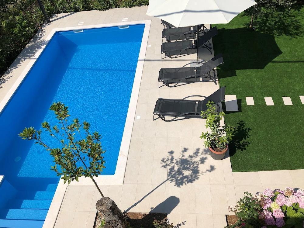 Magnifique maison d'hôtes avec piscine à Ciovo, à seulement 100 mètres de la mer Magnifique maison d'hôtes avec piscine à Ciovo, à seulement 100 mètres de la mer