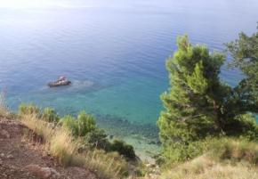 One of the last large land plots by the sea in Pisak, on beautiful Omis riviera 