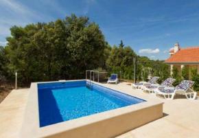 Four villas with swimming pools for sale on Brac island 