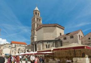 Unique apartment for sale in the very heart of Split, within city walls of the old Diokletian Palace 