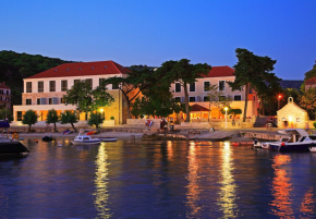 Boutique-type waterfront hotel on Brac island - rare opportunity! 