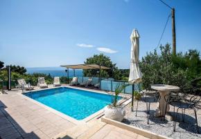 Great villa in Split (Trstenik) just 50 meters from the sea 