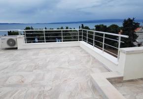 Gorgeous duplex penthouse in Split with roof terrace and fantastic sea views, just 50 meters from the sea 