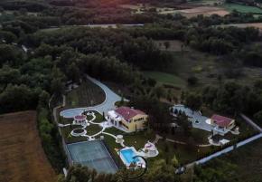 Exclusive estate with spacious garden and additional facilities, Žminj 
