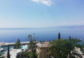 Apartment in a beautiful Austro-Hungarian villa in the centre of Opatija just 40 meters from the sea 
