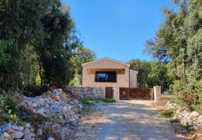Unique villa in Rovinj area, just 250 meters from the sea, with sea views on 12470 sq.m. of land! 