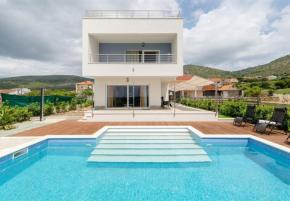 Elegant modern villa with swimming pool on Ciovo, with roof terrace, offering mesmerizing views 