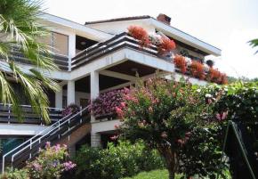 Solid villa in the centre of Opatija, with swimming pool, just 100 meters from the sea 