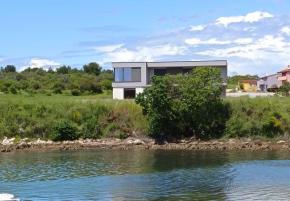 Unique offer of new modern villa on the first line to the sea by luxury marina near Pula! 