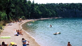 A large plot of land on the FIRST LINE of the SEA in Omišalj on the peninsula of Krk!
 