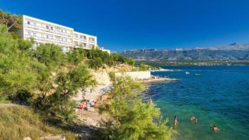 Neues Hotel in erster Meereslinie am Strand in der Gegend von Zadar mit Spa-Center zu verkaufen! 