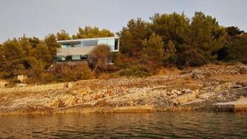 Unique possibility to build a LUX-class villa on the FIRST LINE in a peaceful bay on the Island of Brac near Povlja! 