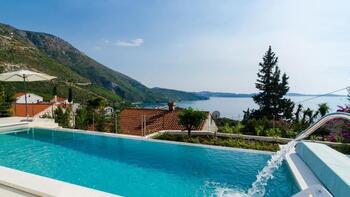 Fascinating villa with sea view in a close suburb of Dubrovnik! 