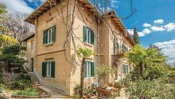 Great villa in Rijeka suburb just 50 meters from the sea for sale 