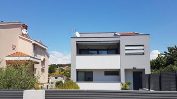 Modern villa for sale in Zadar residential district 