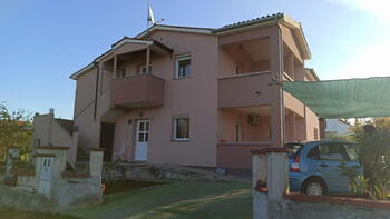 Mini-hôtel 227m2, 3 appartements, vue mer, Galižana 