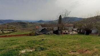 House for adaptation in Karojba with view over Motovun 