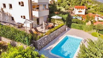 Apartment with 2 bedrooms, terrace, sea view, garden and communal swimming pool in Icici, for sale 