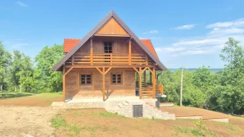 Attraktive Investition in Slunj - traditionelle Chalets und 10.000 m² zusätzliches Bauland zu verkaufen Attraktive Investition in Slunj - traditionelle Chalets und 10.000 m² zusätzliches Bauland zu verkaufen