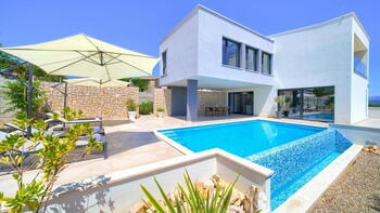 Exclusive newly built villa with pool in quiet location near Krk town! 