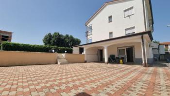 Apart-house with 6 apartments in Poreč, 4 km from the sea 