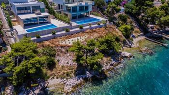 Fantastic modern waterfront design villa within high-tech condo on Ciovo 