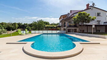 Astonishing villa with pool with 3000 m2 garden and sea view in Banjole! 