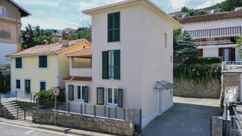 Beautiful house with 2 apartments in Opatija, traditional style 