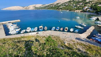Unique new apartments and penthouse in Stara Baska on Krk on the 1st line to the sea, with boat moorings in front of the residence 