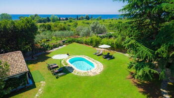 Beautiful villa in Umag outskirts just 250 meters from the sea across green lawns 