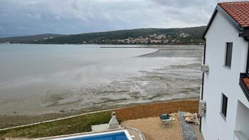 Waterfront new penthouse with 4 bedrooms in Cizici right by the beach, residence with swimming pool 